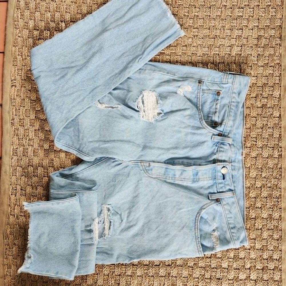 Levi Strauss & Co 501 Facded Blue Jeans Vintage Distressed, Cropped Frayed - Picture 5 of 12